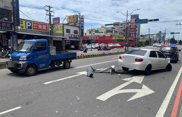 中壢環中東路車禍現場血跡斑斑
