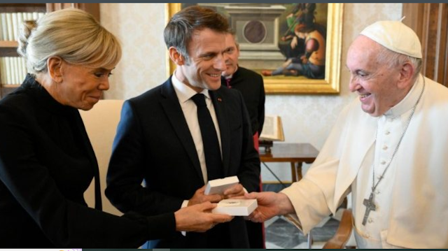 Brigitte Macron pendant sa visite au Vatican