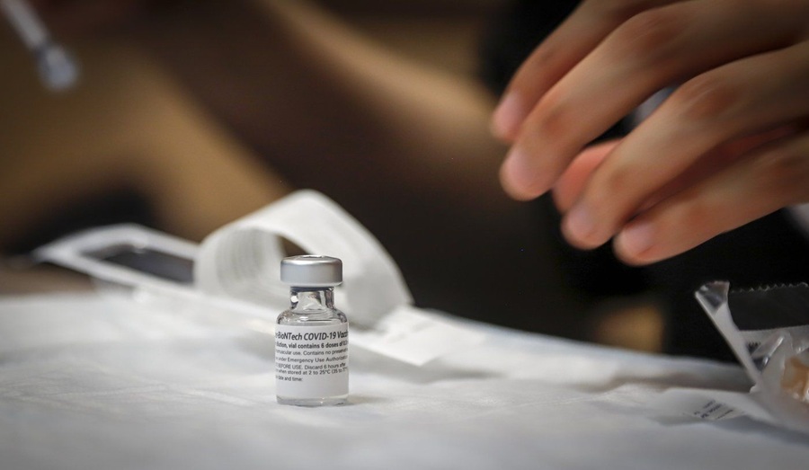 Trend visualization for covid vaccines alberta