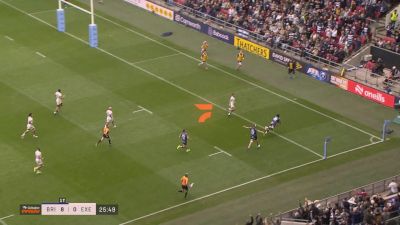 Action de jeu intense entre Clermont et La Rochelle