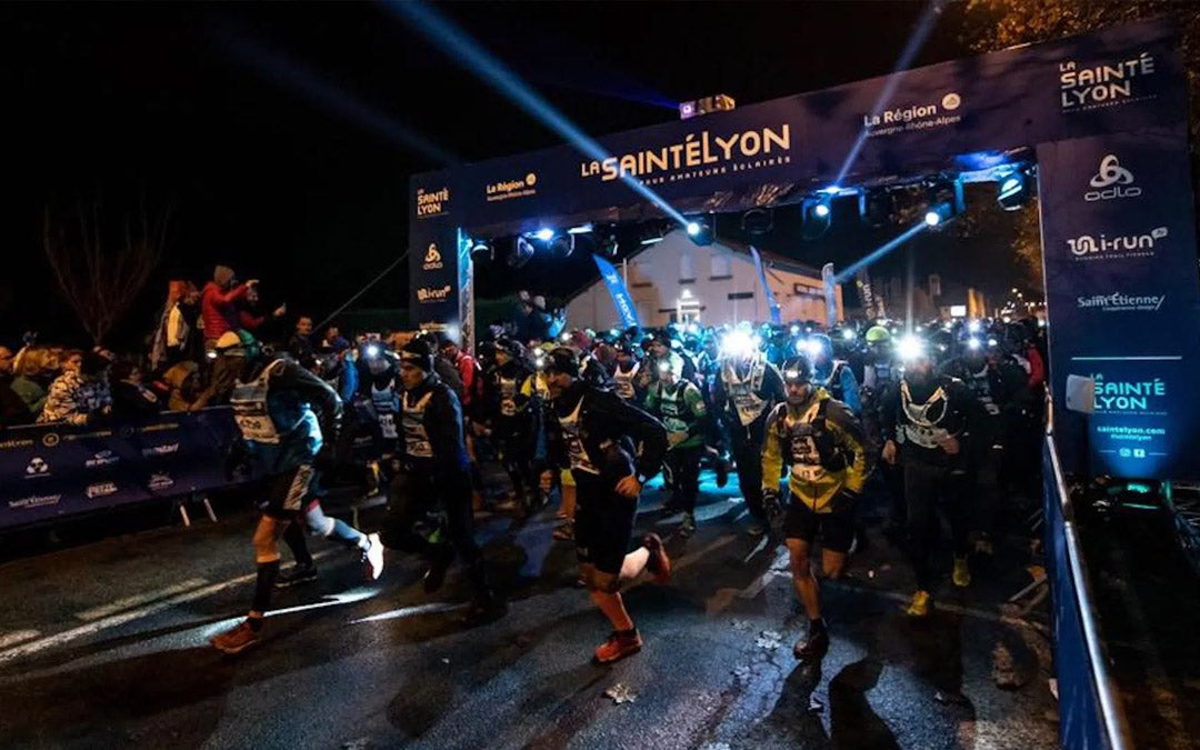 SaintéLyon 2025 : coureurs dans les rues de Lyon le long du parcours urbain