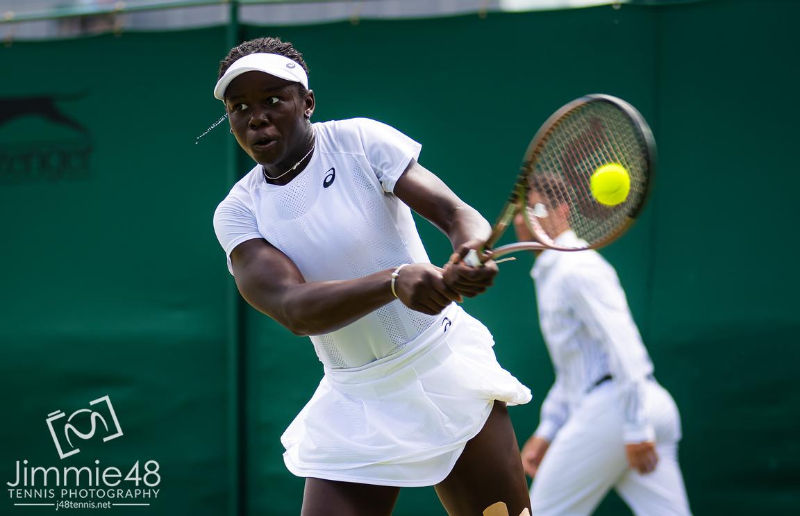Victoria Mboko in tennis action