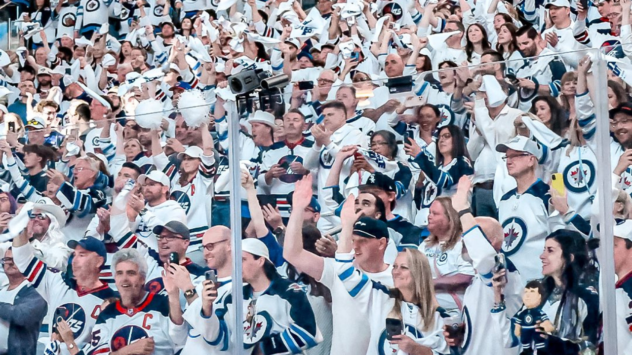 winnipeg jets fans celebrating