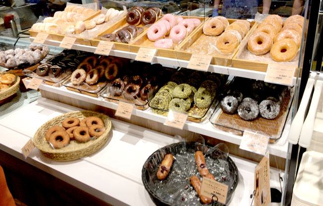 ミスタードーナツ_新店舗_モダンな内装