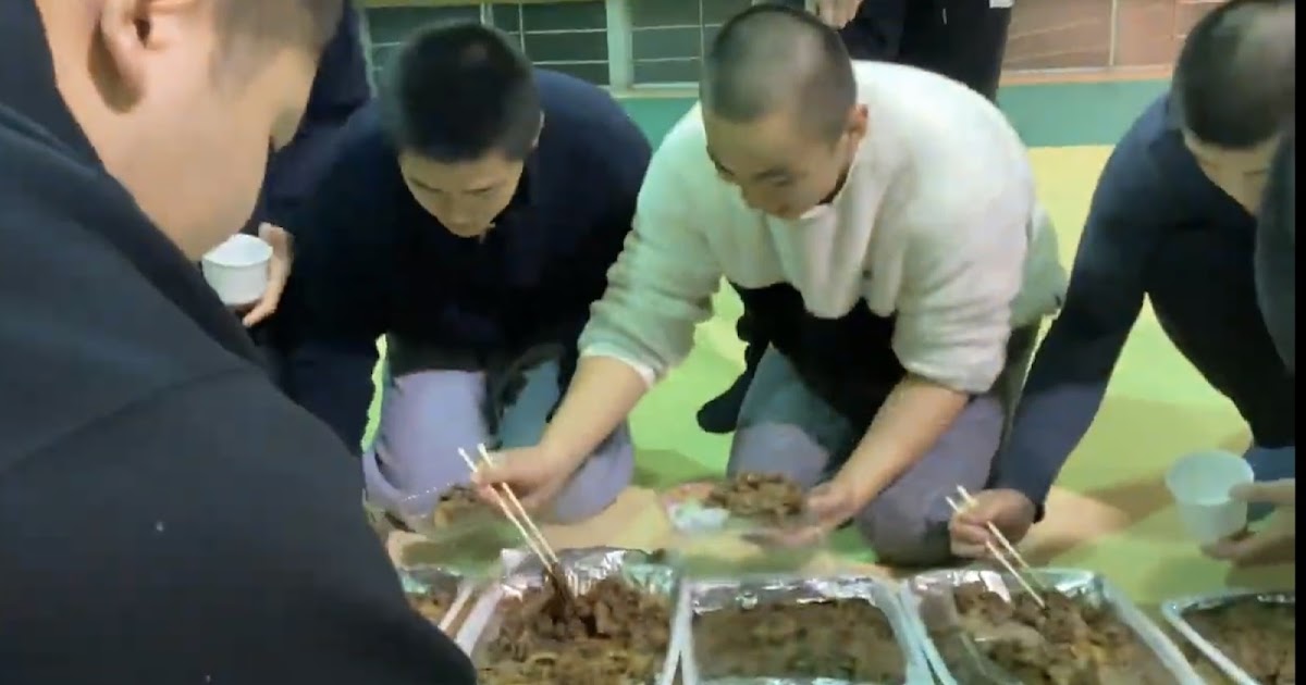 ヤクルトスワローズOB選手とファンが焼き肉で交流している様子