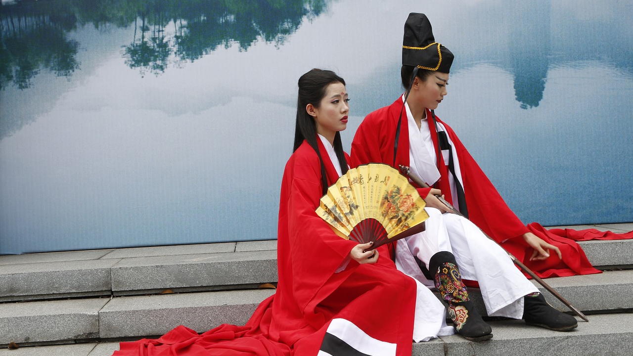 中国時代劇の豪華な衣装とセット