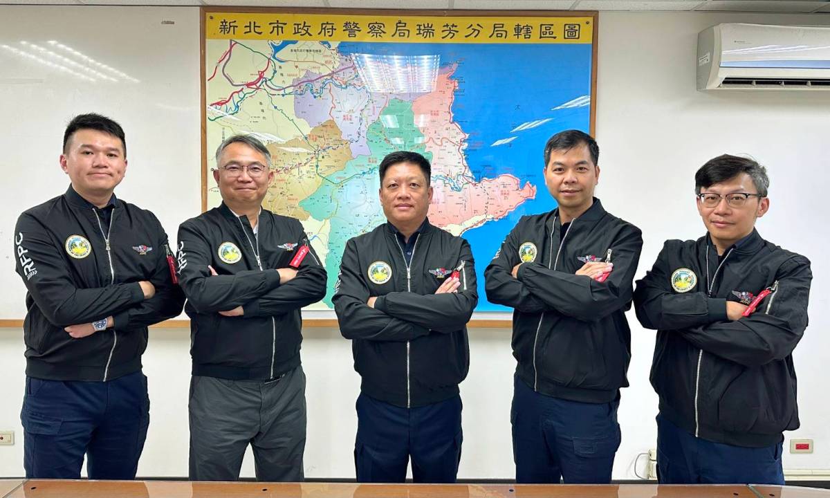 台大男神-校園帥哥-制服正裝照