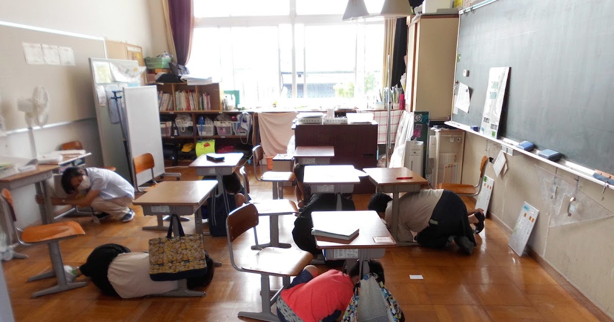 学校での地震対策訓練震災訓練