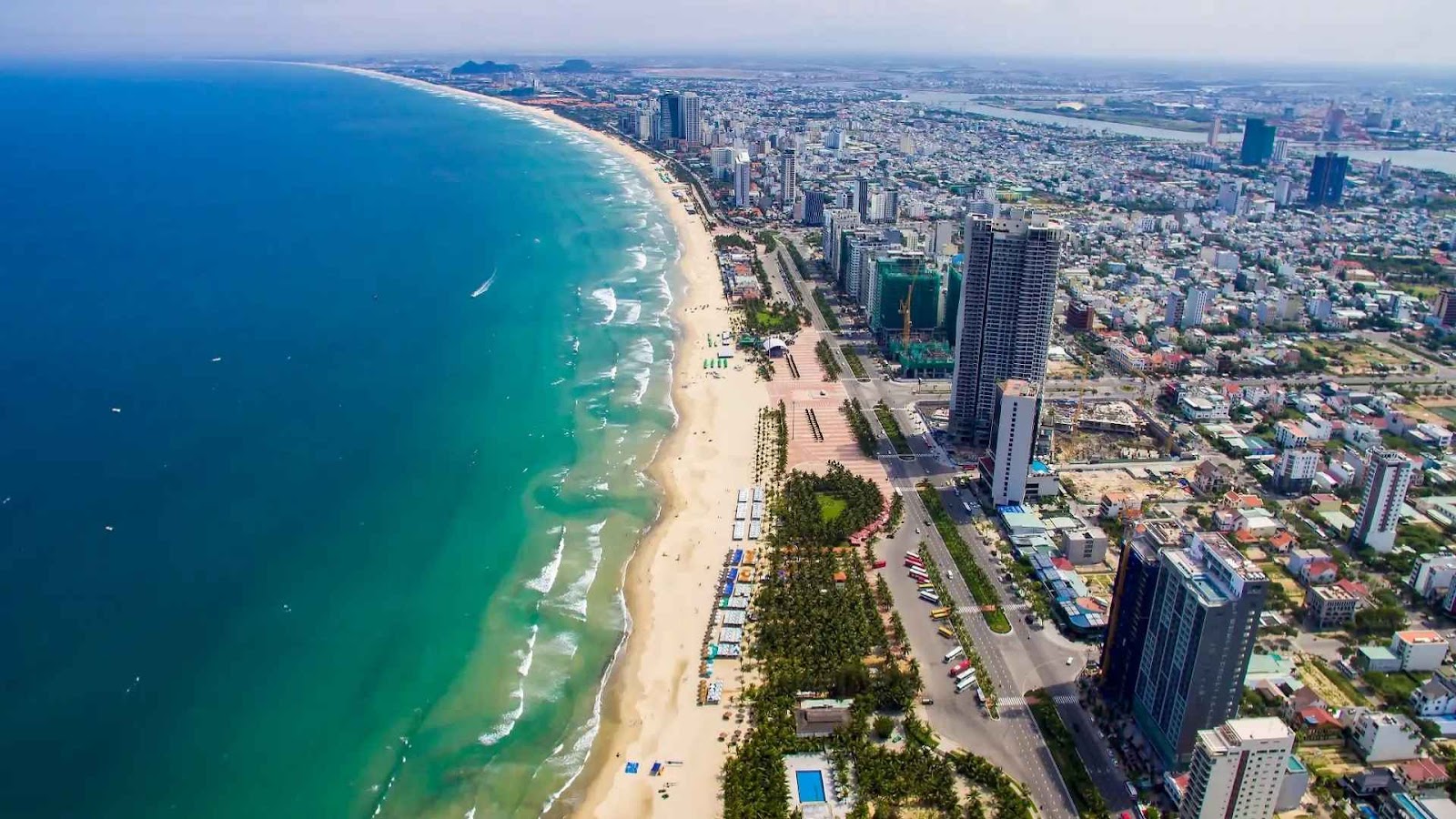 胡志明市晴朗午後天空