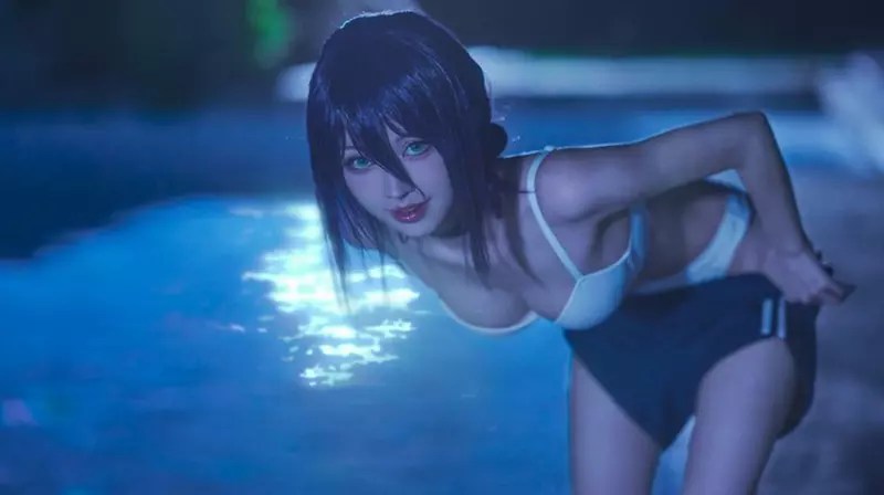 鏈鋸人-蕾潔-泳池-黑板-名場面-角色扮演