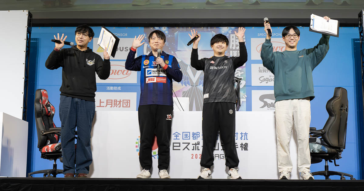 電競選手激烈對戰